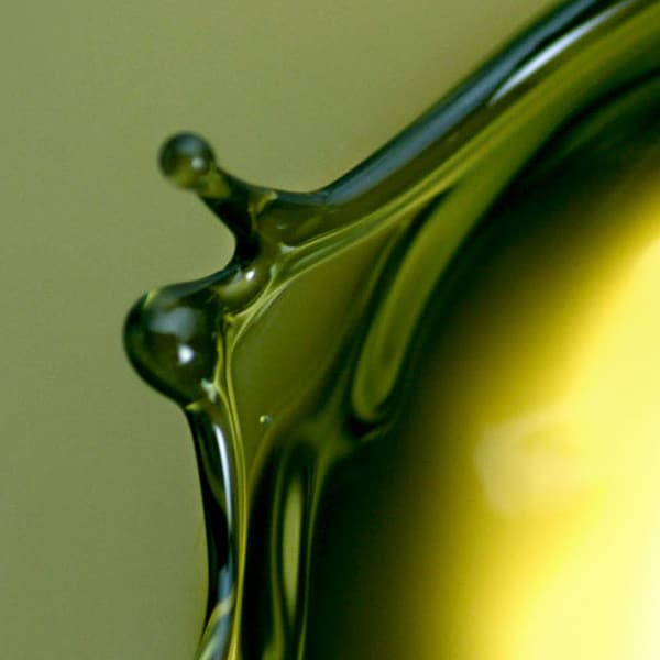Botanical smoothing oil blend